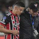 Luis Zubeldía y James Rodríguez, abrazados durante un partido entre Sao Paulo y Liga de Quito