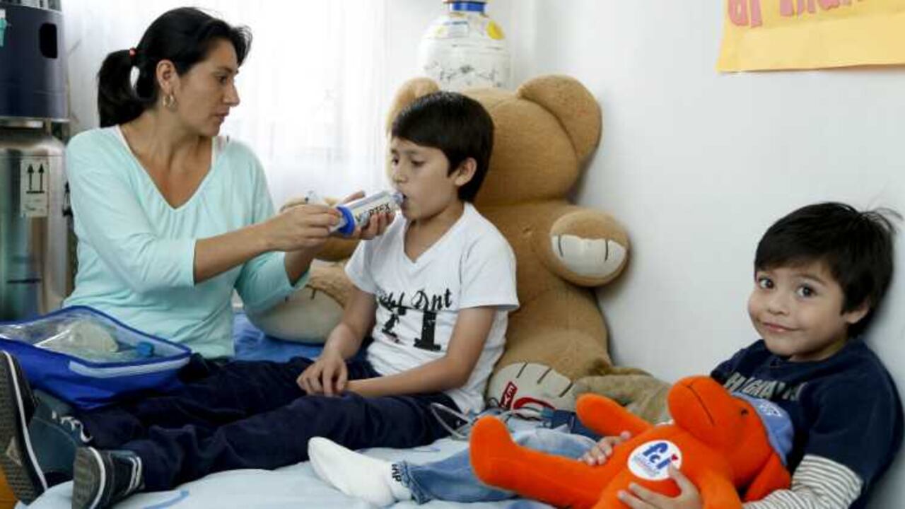 El tratamiento de esta enfermedad solo es cubierto por el seguro hasta cuando los niños cumplan 18 años.