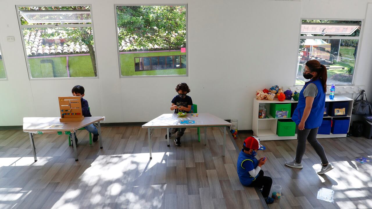 Niños en los jardines infantiles con protocolos de bioseguridad en tiempos de la pandemia del coronavirus
Foto Guillermo Torres Reina / Semana