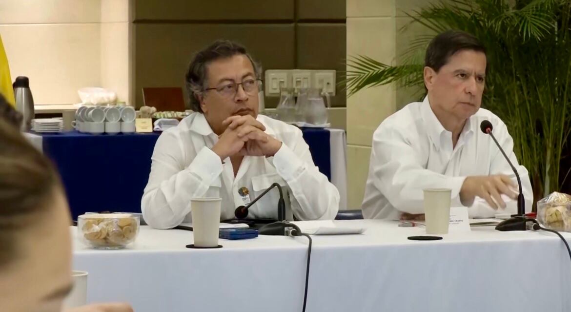 Presidente Gustavo Petro liderando consejo de ministros en Cali