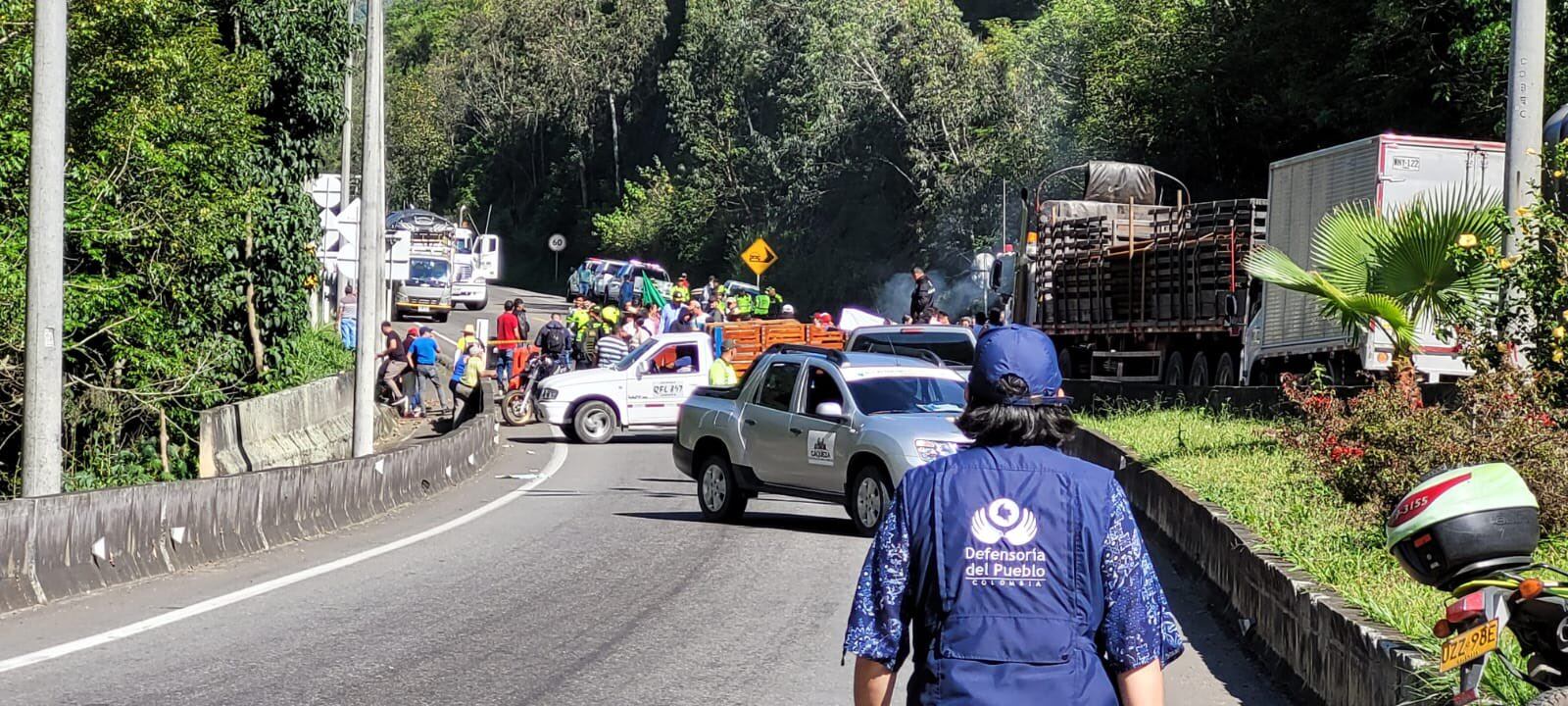 Habitantes de Chipaque y Cáqueza bloquean el corredor para exigir su reapertura total.