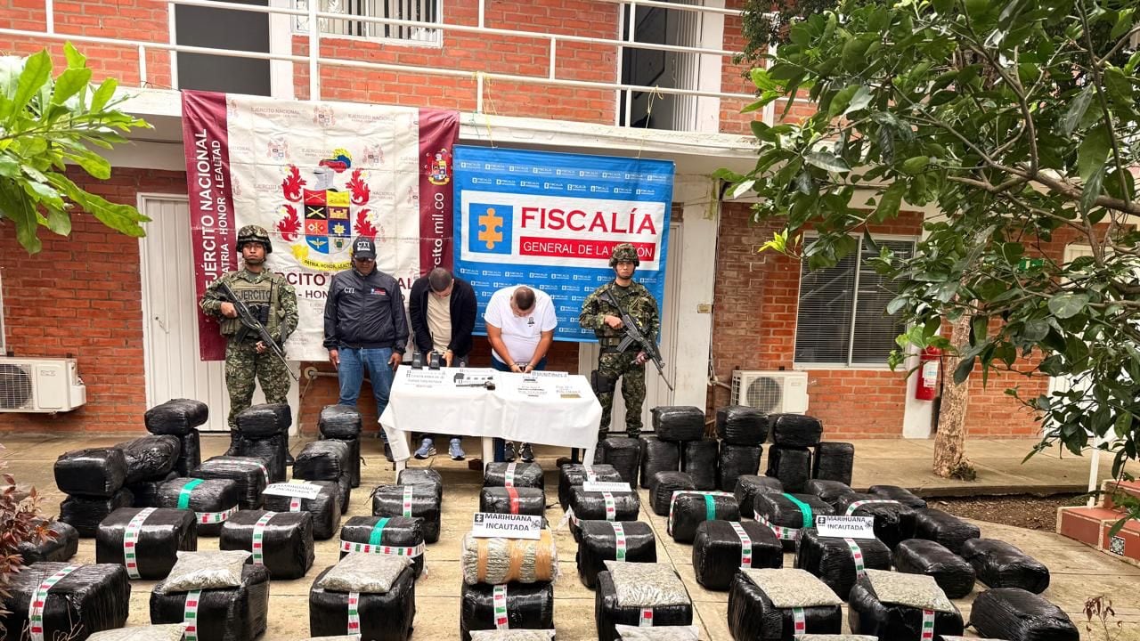 Parte de la droga decomisada por el Ejército.