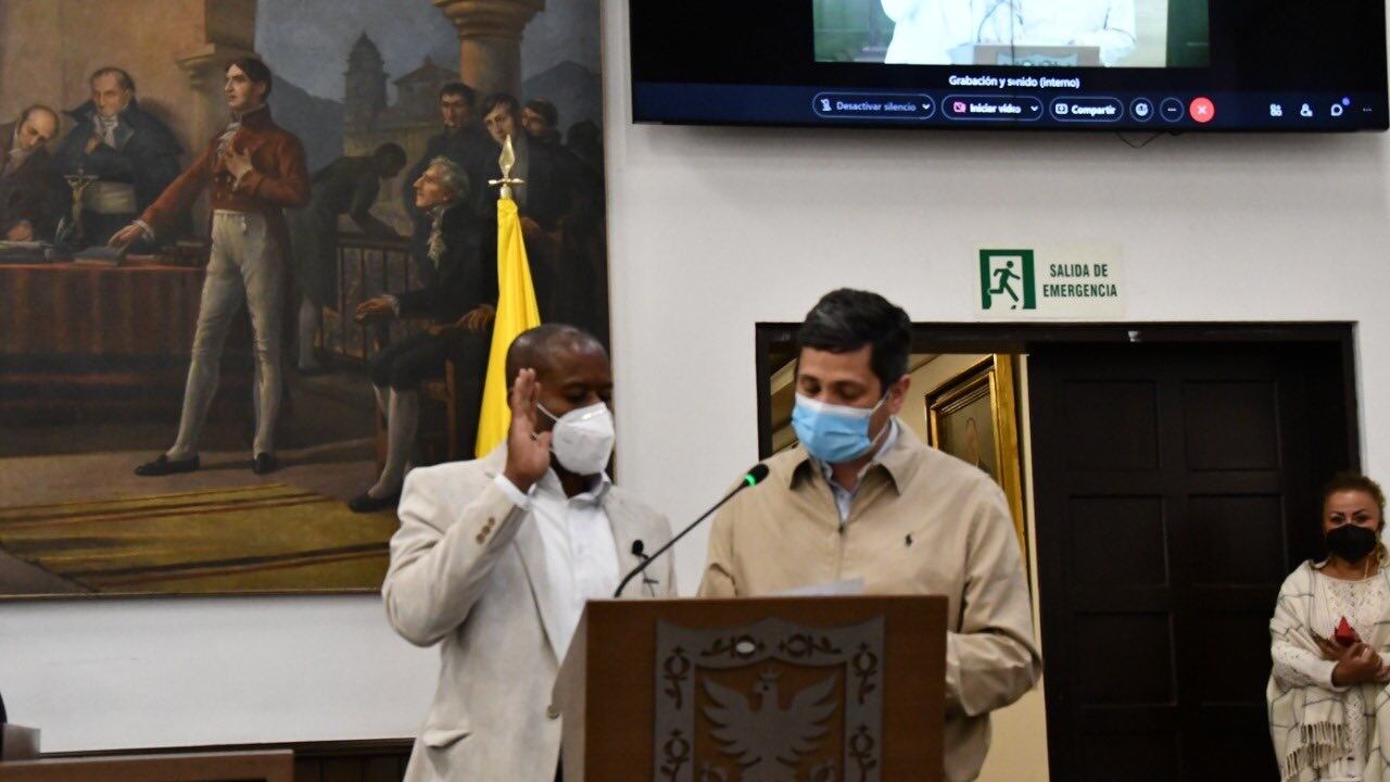 Concejal Libardo Asprilla tomando posesión como presidente de la Comisión de Hacienda.