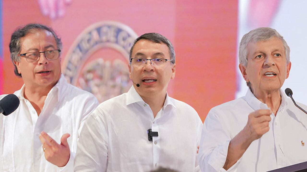 El presidente Gustavo Petro; el ministro de Transporte, William Camargo, y Juan Martín Caicedo Ferrer, presidente de la CCI, presentaron sus visiones sobre el desarrollo de la infraestructura en el país.