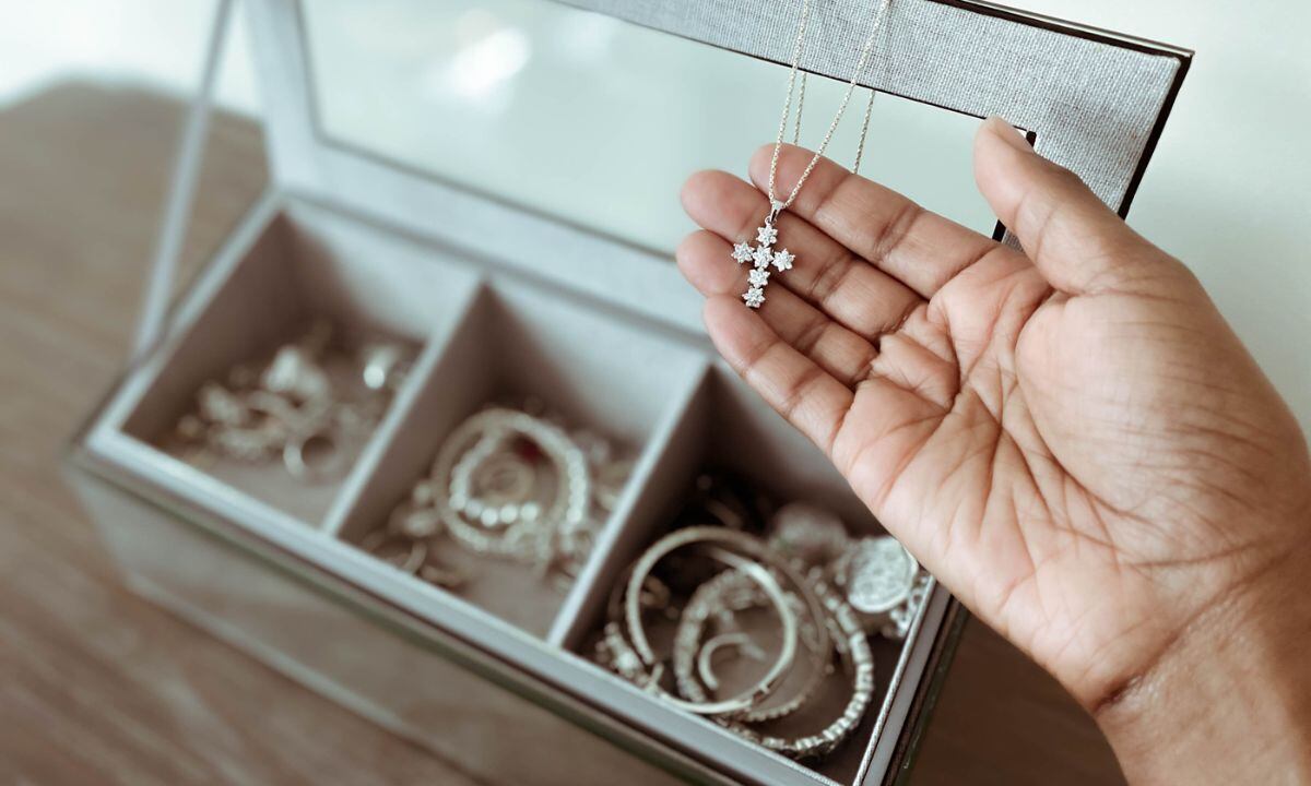 Así se puede identificar si una cadena es de plata.