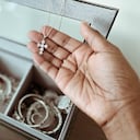 Así se puede identificar si una cadena es de plata.