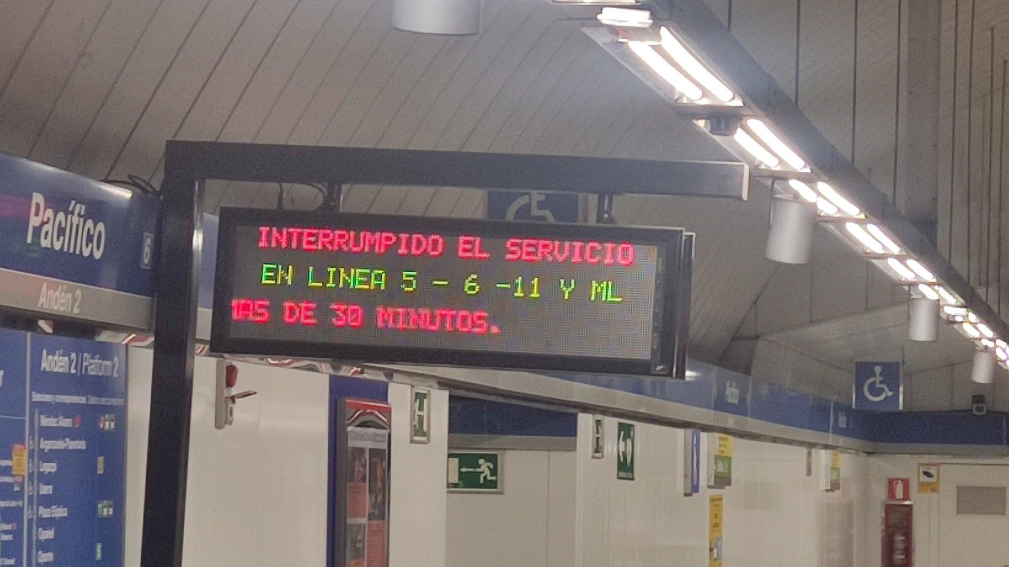 El servicio presentó una interrupción en algunas de las estaciones más importantes del Metro