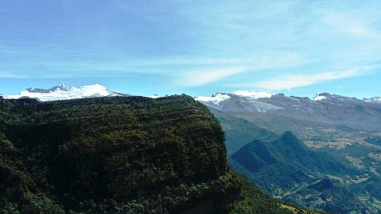 El Mirador Alto de Los Hoyos es uno de los lugares para visitar y apreciar en El Espino, Boyacá.