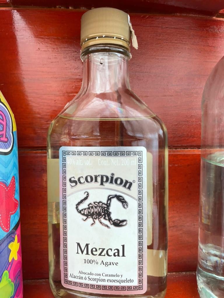 Uno de los licores que tenía alias Alacrán.