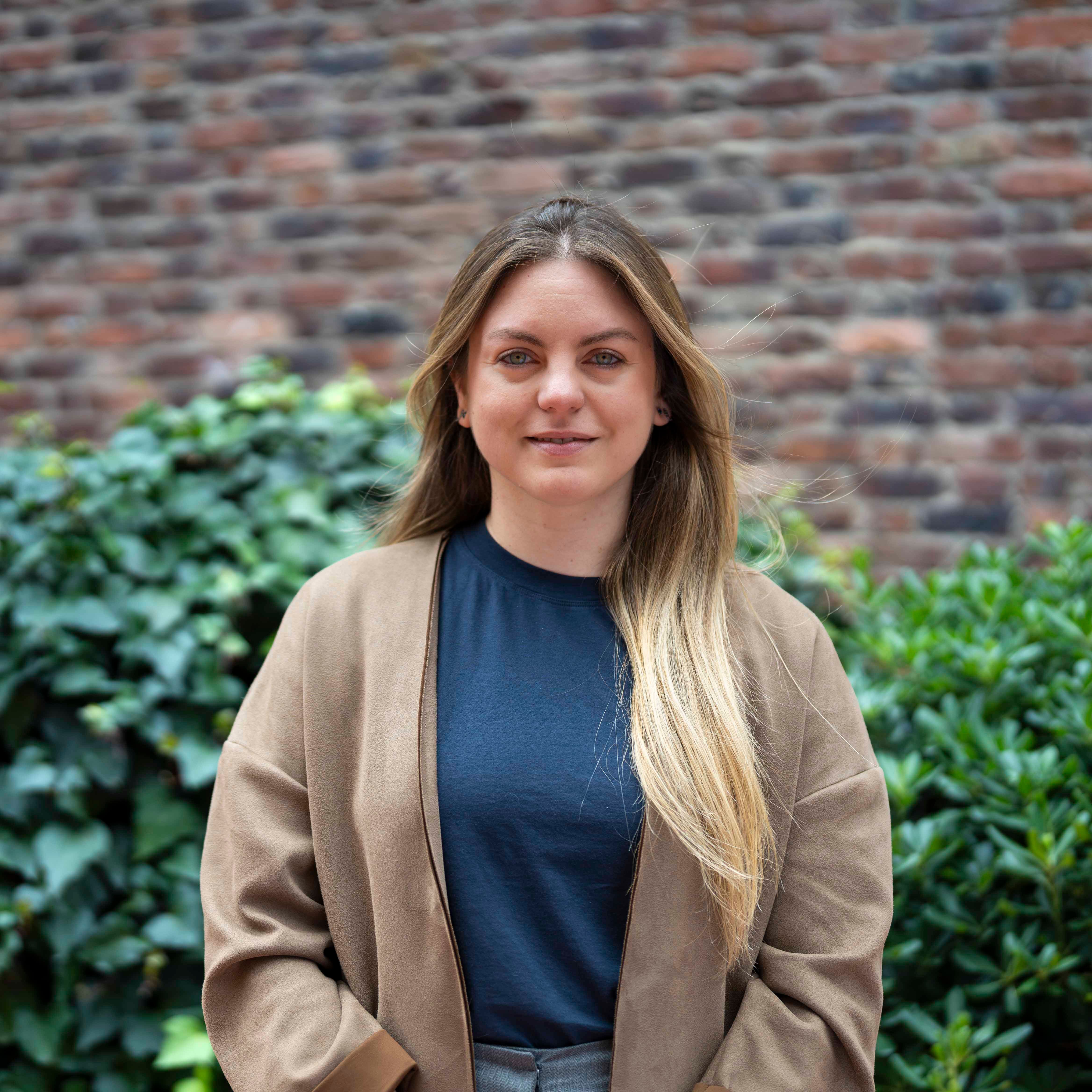 “Escribimos este libro no porque hayamos llegado, sino porque compartir el camino mientras lo recorremos puede iluminar la ruta para otros”, Nicole Chapaval, CBO de Platzi,