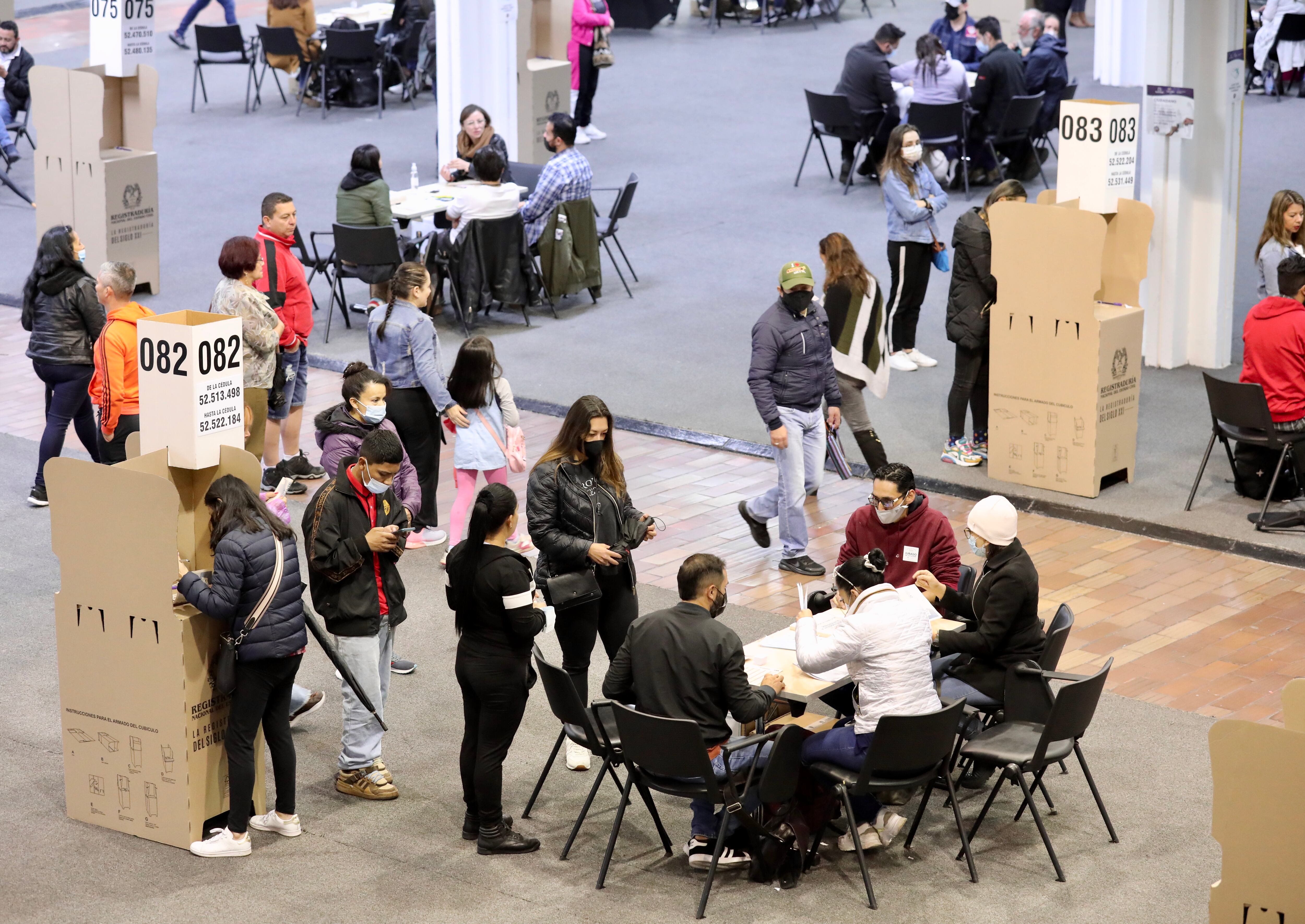 Votación, votos corferias, elecciones urnas gente