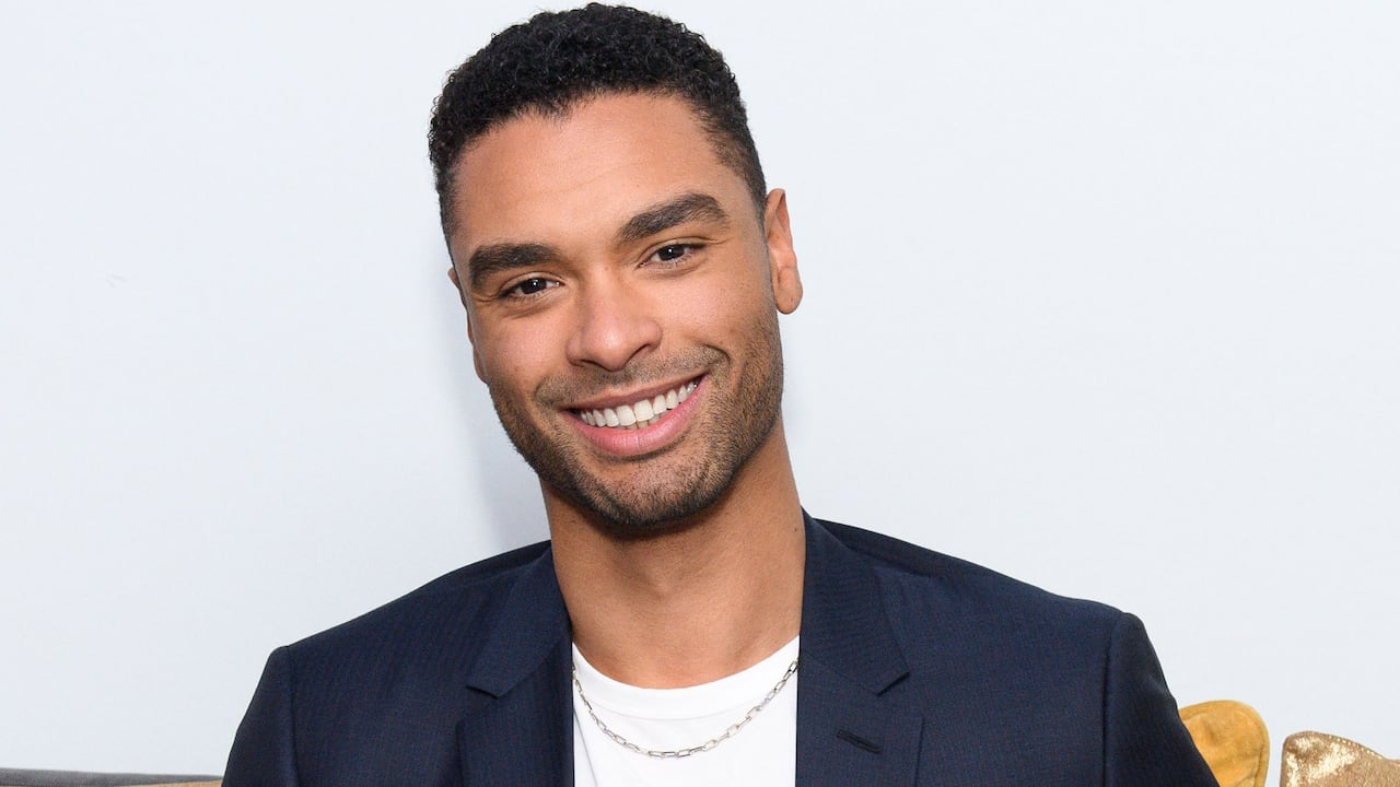 Regé-Jean Page, protagonista de la serie Bridgerton, pasa ahora a las grandes ligas de Hollywood.