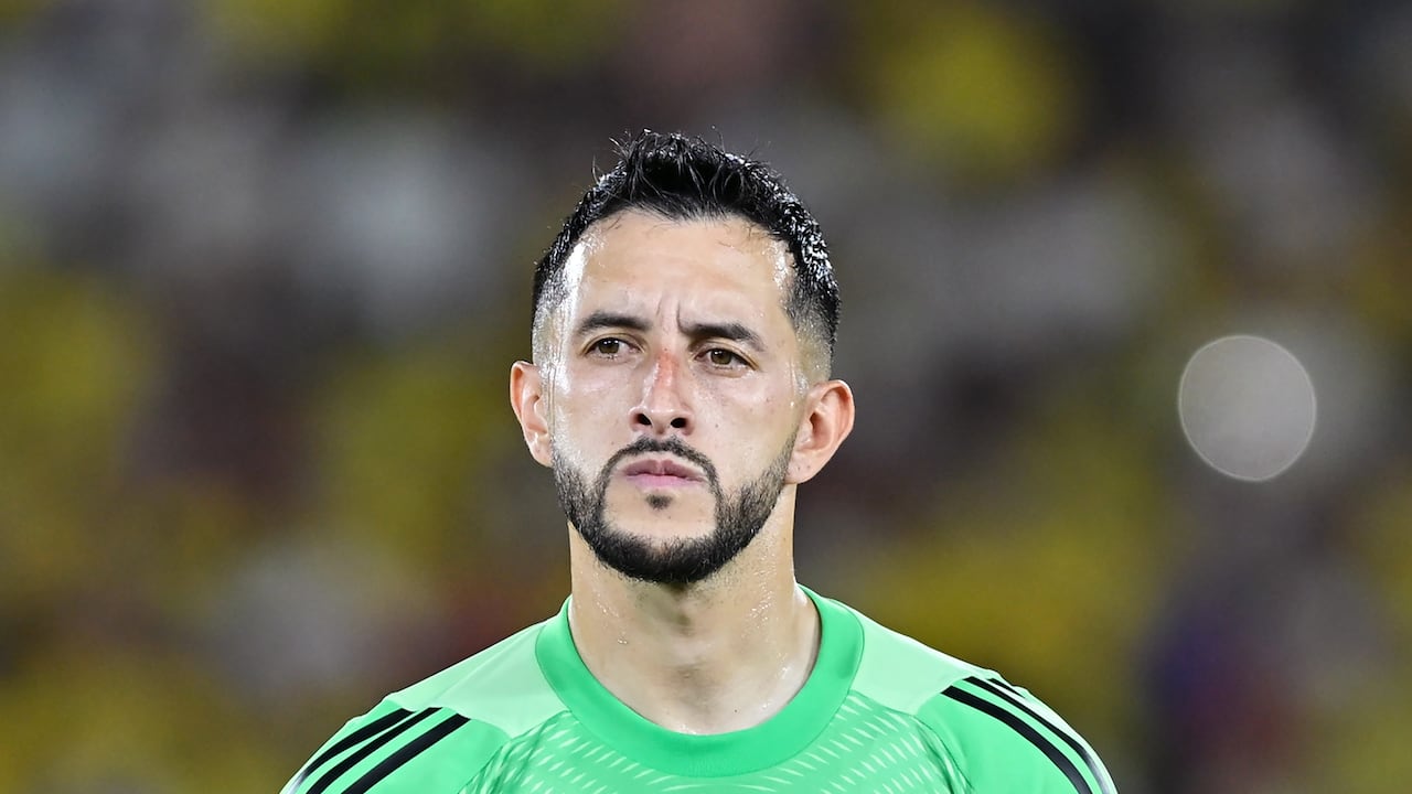 BARRANQUILLA, COLOMBIA - MARCH 25: Camilo Vargas of Colombia lines up prior to the South of American FIFA World Cup 2026 Qualifier between Colombia and Paraguay at Roberto Melendez Metropolitan Stadium on March 25, 2025 in Barranquilla, Colombia. (Photo by Gabriel Aponte/Getty Images)
