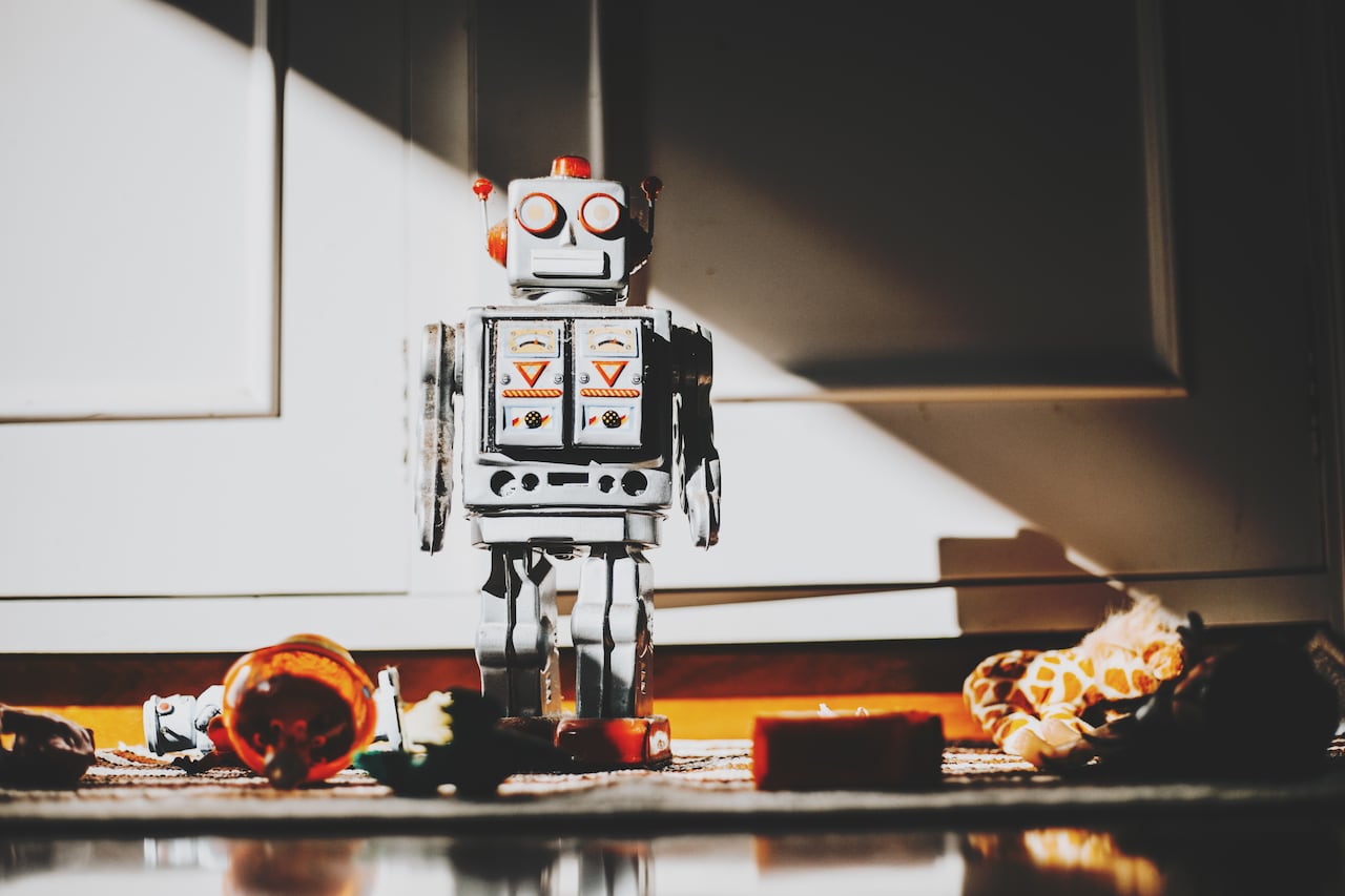 Para usar los juguetes inteligentes de manera segura, se aconseja elegir marcas confiables.