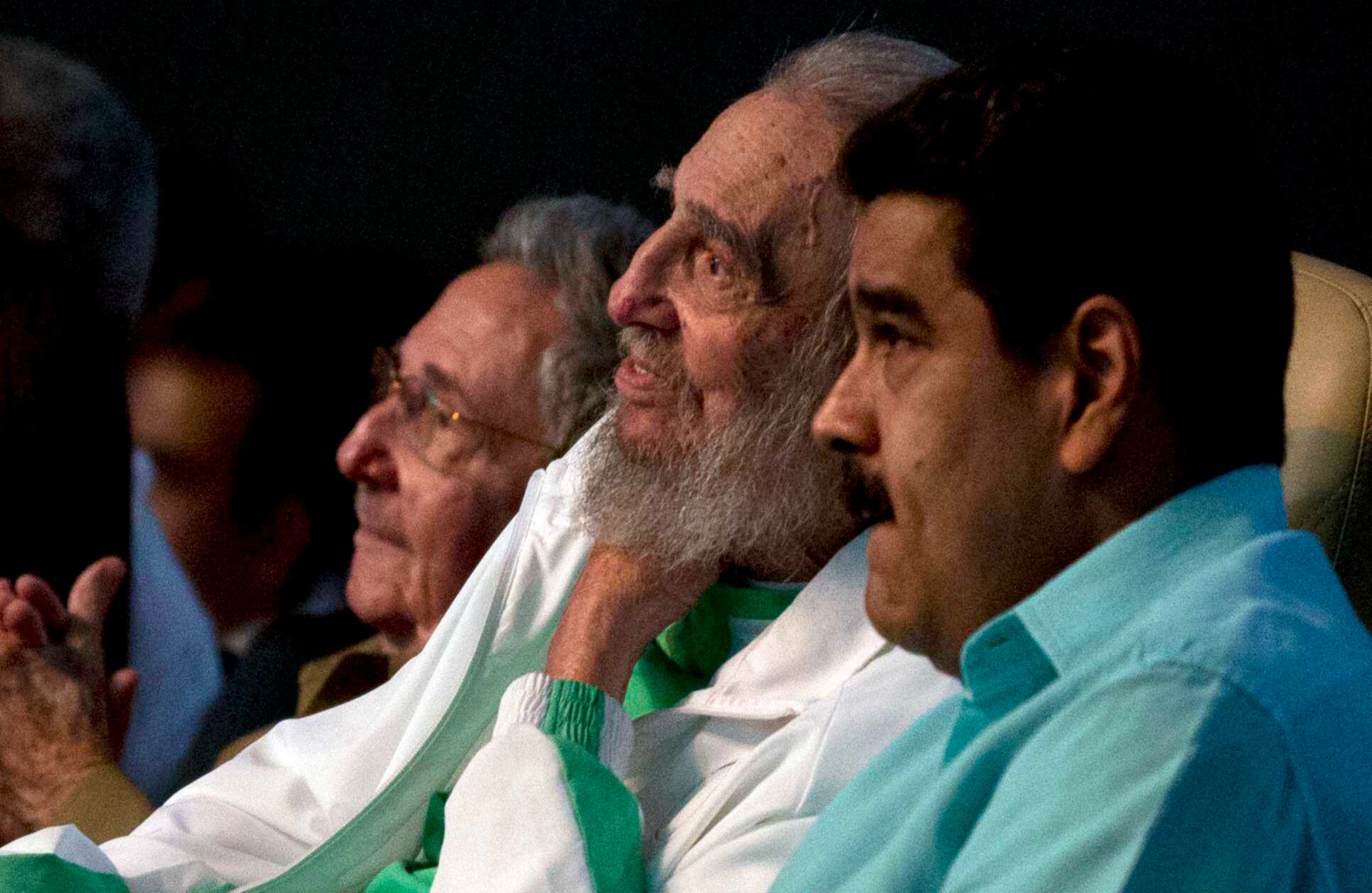 Fidel Castro cumple 90 años y con ello recibe diferentes manifestaciones de afecto desde todo el mundo. El presidente Nicolás Maduro estuvo acompañando a Raúl Castro en la celebración de cumpleaños del primer ministro cubano.