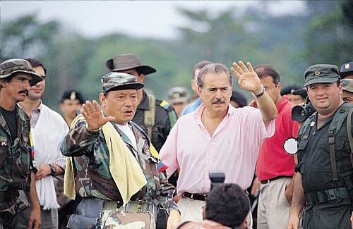 El gobierno de Andrés Pastrana de jugó todas las cartas a la negociación de paz con Marulanda. 
