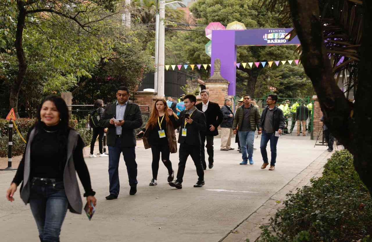 La primera charla: ‘El presidente y la economía naranja’ empezó a las 10:30 de la mañana en el Gimnasio Moderno de Bogotá.