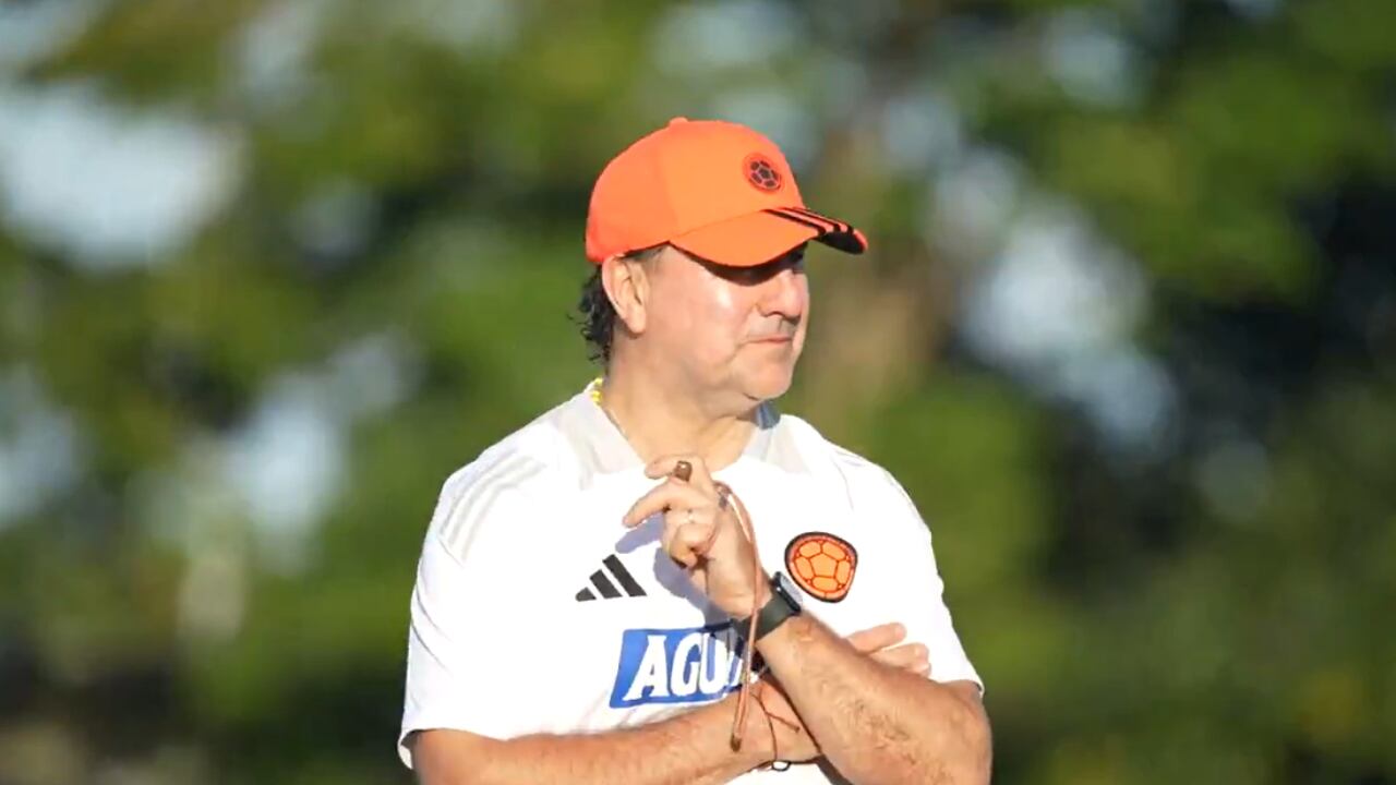 Néstor Lorenzo durante el entrenamiento de Colombia en Brasilia