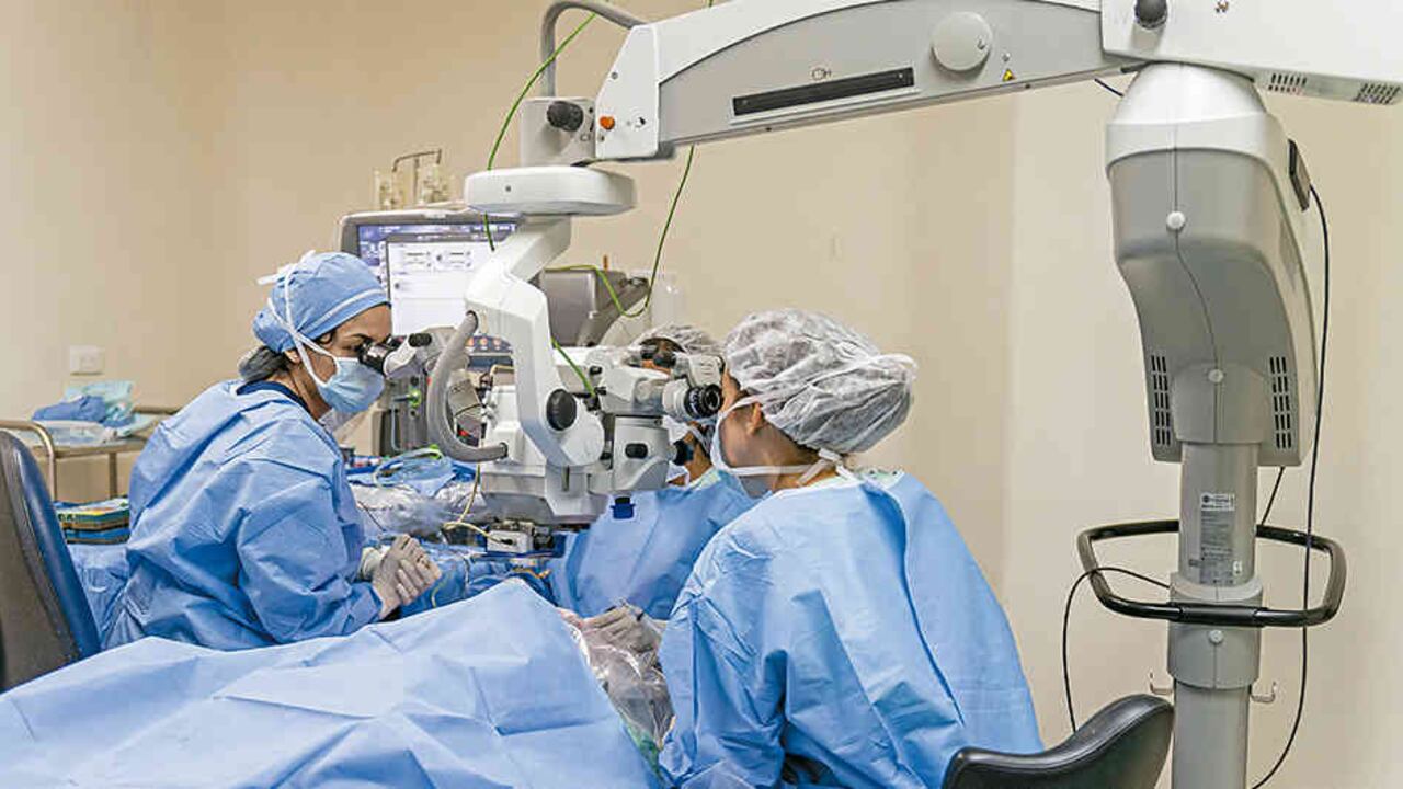 Entre los servicios más destacados que ofrece la Clínica Oftalmológica de Cali están las cirugías de catarata y la refractiva, entre otras.