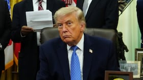 El presidente Donald Trump aparece en el Despacho Oval de la Casa Blanca.