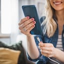 La capacidad de la batería puede disminuir con el paso del tiempo.