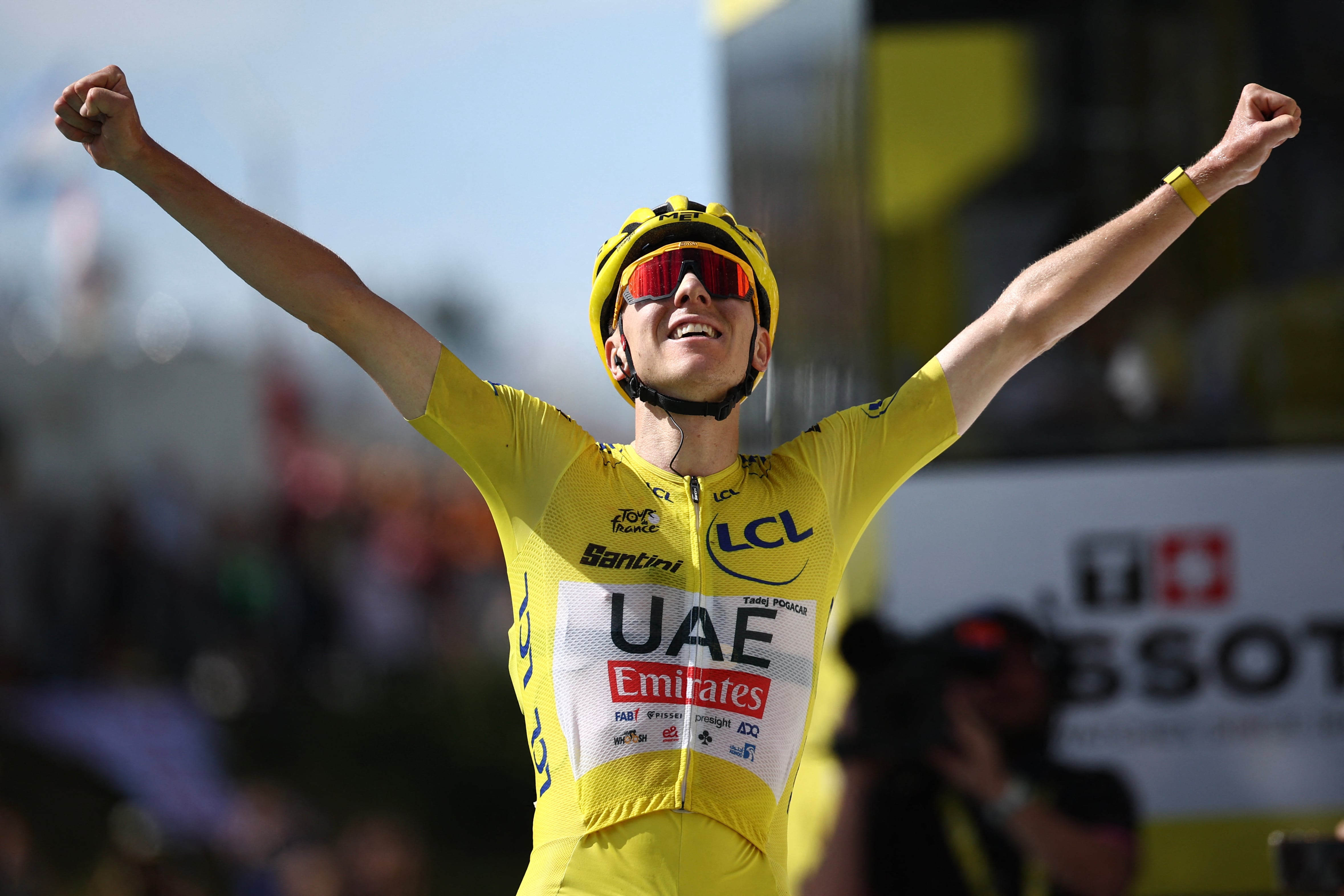 Tadej Pogacar ganó la etapa 15 del Tour de Francia.