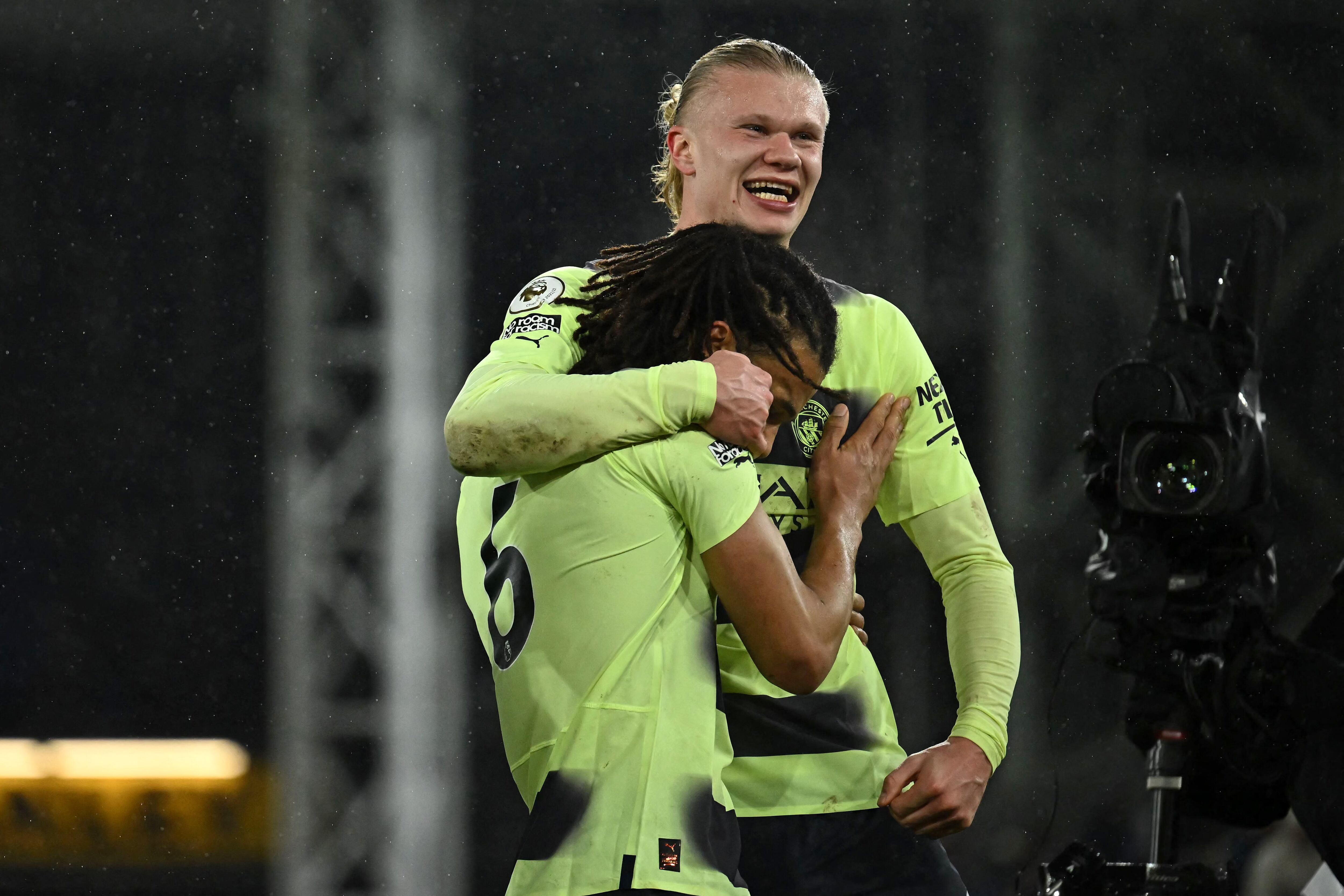 Gol de penalti, el Manchester City ganó en condición de visitante y no deja de luchar por la Premier League. Foto: AFP.
