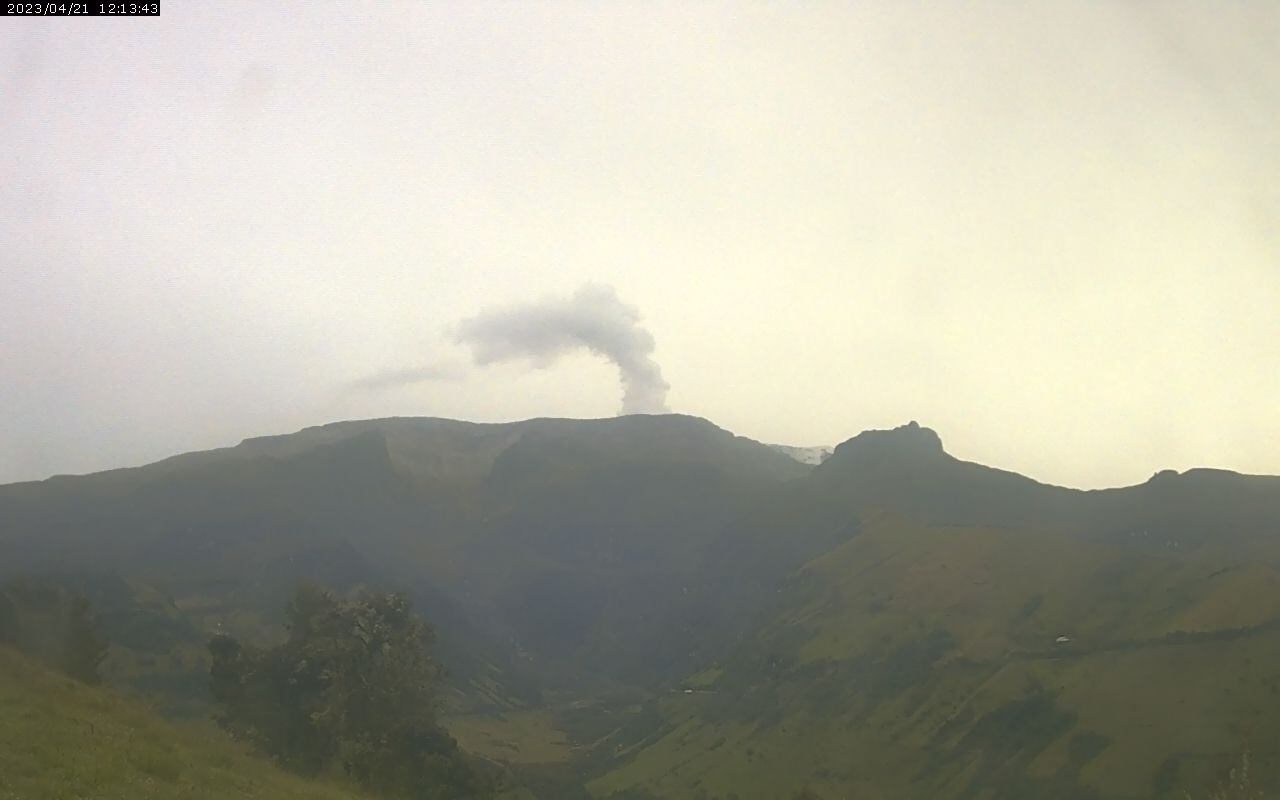 Panorámica del volcán Nevado del Ruiz este viernes 21 de abril.