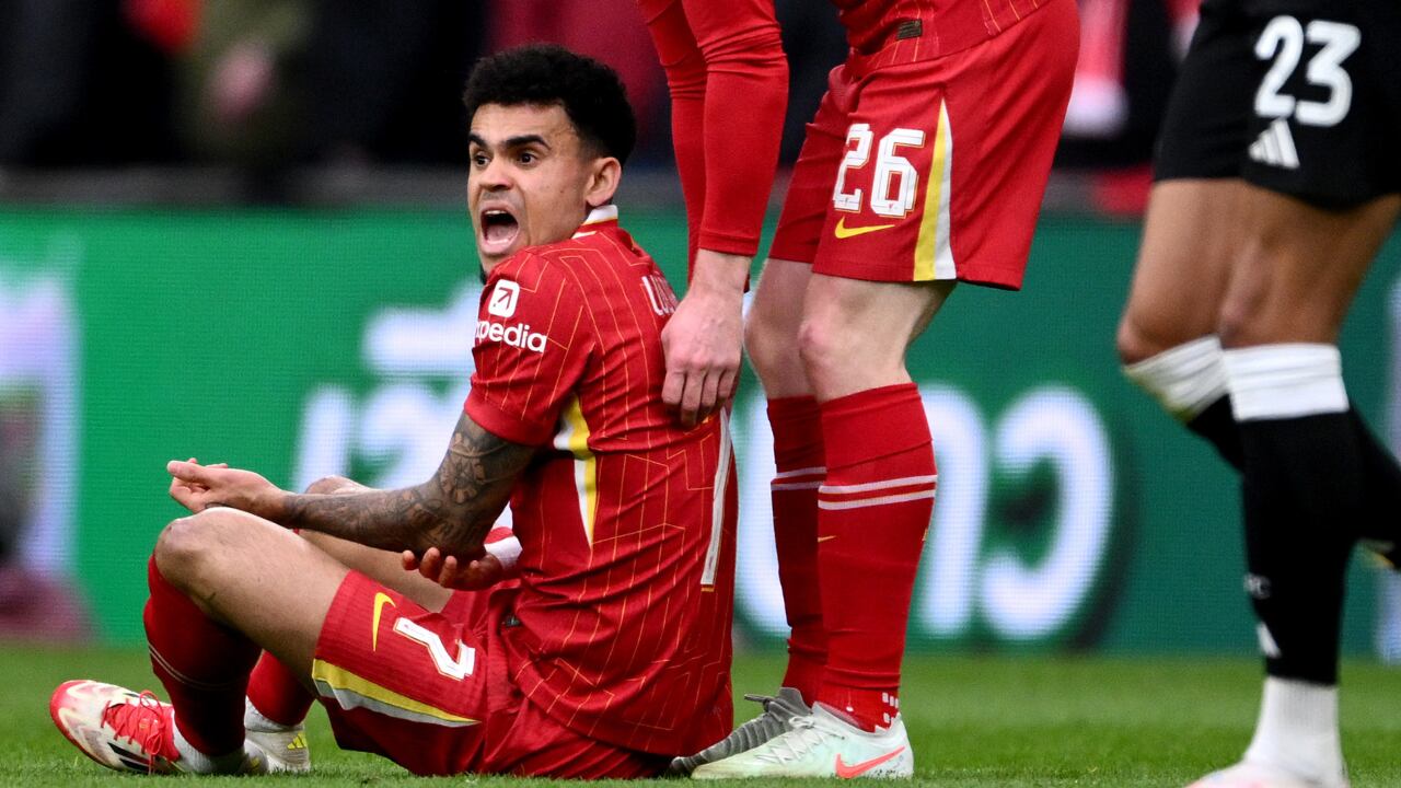 Luis Díaz, frustrado por jugada con Liverpool