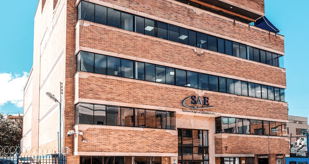    Al menos 500 compradores de la SAE estarían en la misma situación del cantante, pagan por adelantado y pasan años sin poder disfrutar su propiedad. 