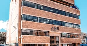 Al menos 500 compradores de la SAE estarían en la misma situación del cantante, pagan por adelantado y pasan años sin poder disfrutar su propiedad.