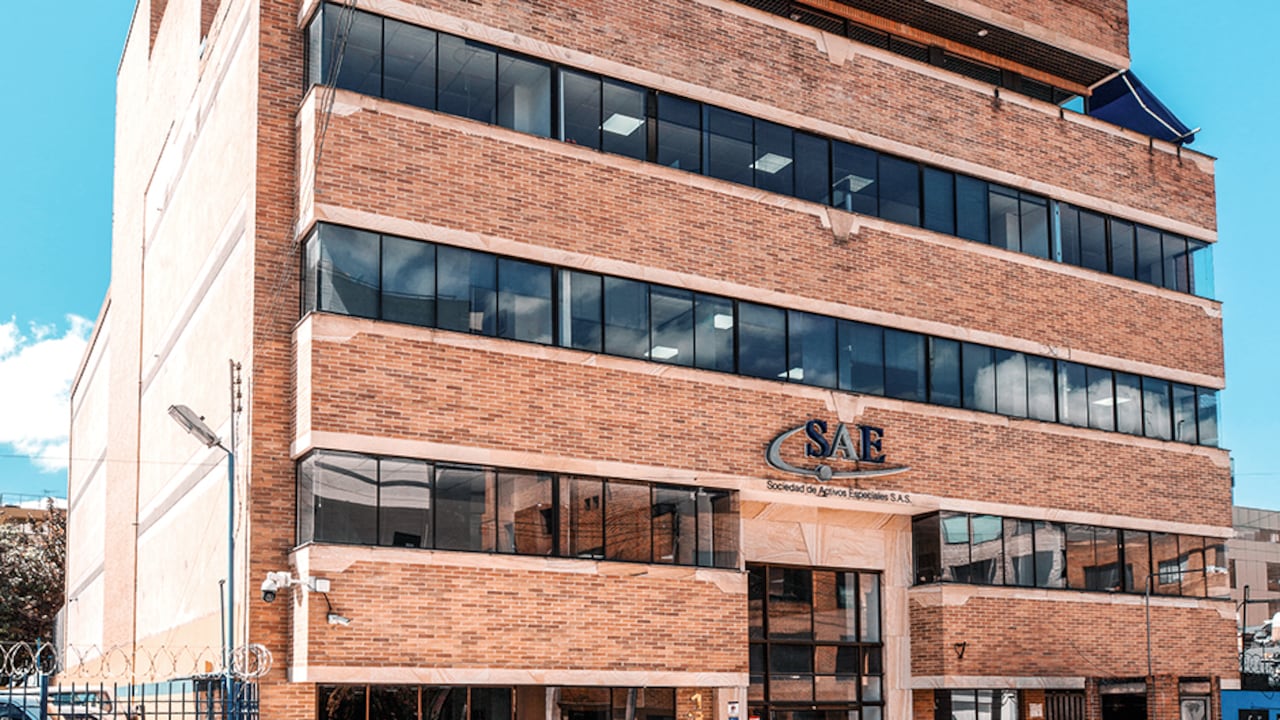 Al menos 500 compradores de la SAE estarían en la misma situación del cantante, pagan por adelantado y pasan años sin poder disfrutar su propiedad.