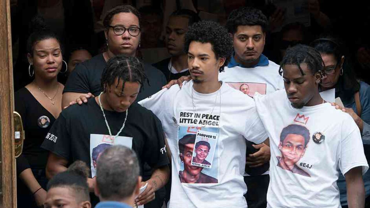 Amigos y familiares en la despedida de Lesandro Guzmán