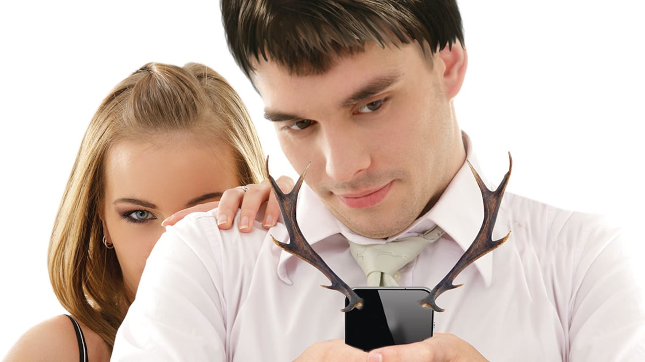 Internet ha hecho que la brecha entre los infieles hombres y mujeres se cierre. Los expertos dicen que la nueva tecnología ha despojado a estas aventuras de todo riesgo.