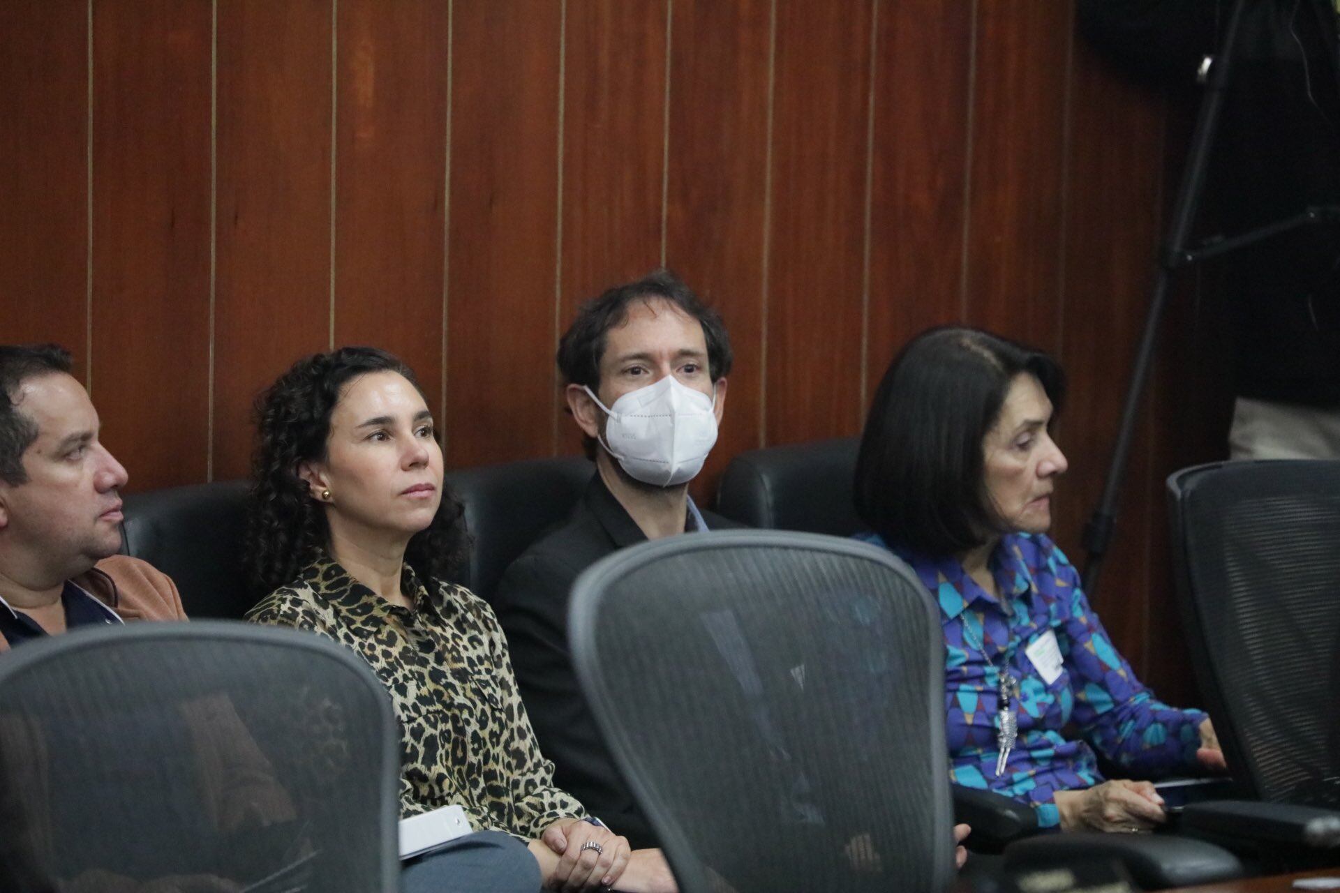 Integrantes de la junta del Banco de la República, en debate en el Congreso