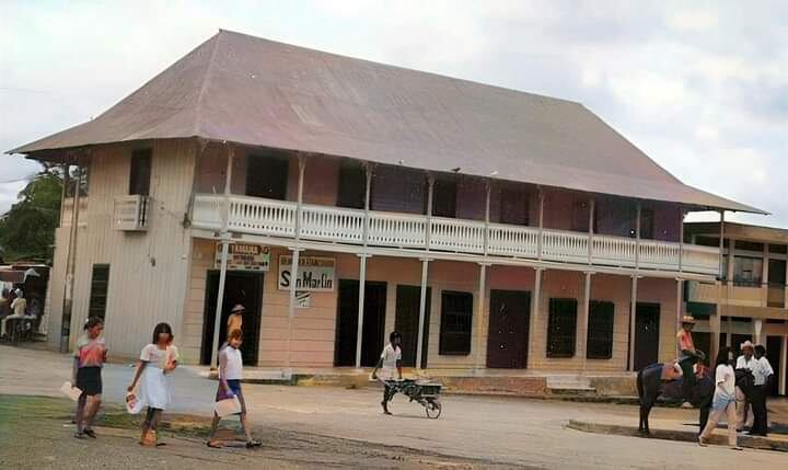La casa del balcón corrido en los años 80.