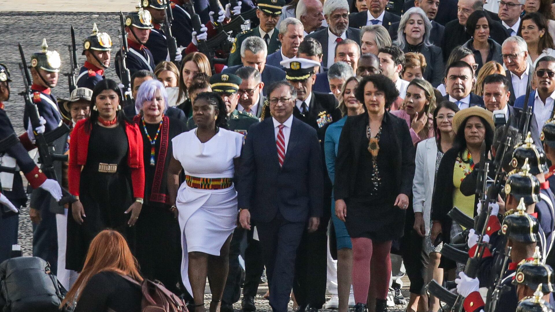 Bogotá, 20 de Julio de 2023. El presidente de la República, Gustavo Petro, hace la tradicional entrada al resinero del para la Instalación de las sesiones ordinarias del Congreso de la República. (Colprensa - Mariano Vimos)