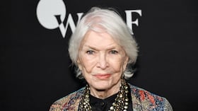 La actriz estadounidense Ellen Burstyn, conocida por sus papeles en "El exorcista" y "Alicia ya no vive aquí", recibirá un premio a su trayectoria en el Festival de Cine de Venecia de este año, según anunciaron los organizadores. Jamie McCarthy / GETTY IMAGES via AFP.