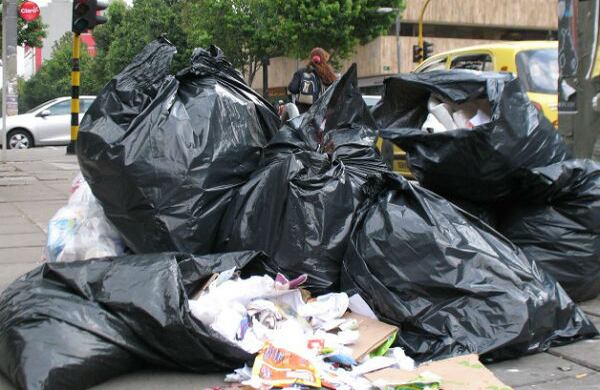 El sector del Parque de la 93 y sus alrededores en donde están ubicados hoteles, restaurantes y prestigiosas oficinas amanecieron con las basuras frente a sus puertas.  

