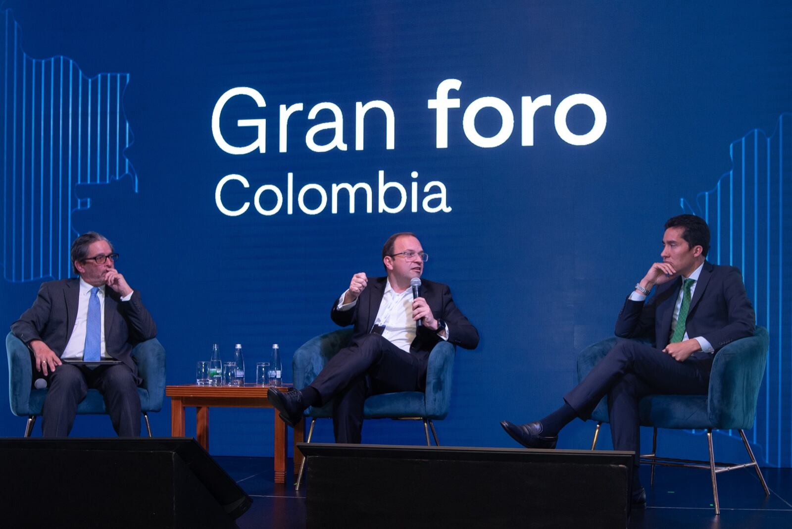 Gran Foro BTG PActual. De izquierda a derecha, Alberto Carrasquilla, exministro de Hacienda; Munir Jalil, Jefe de Investigaciones Económicas para la Región Andina de BTG PActual y Luis Fernando Mejía, director de Fedesarrollo.