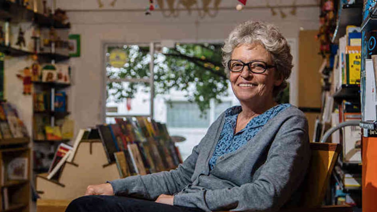 María Osorio inició con el proyecto de Babel en 2001, inicialmente sería una distribuidora pero posteriormente pasó a ser librería y editorial.