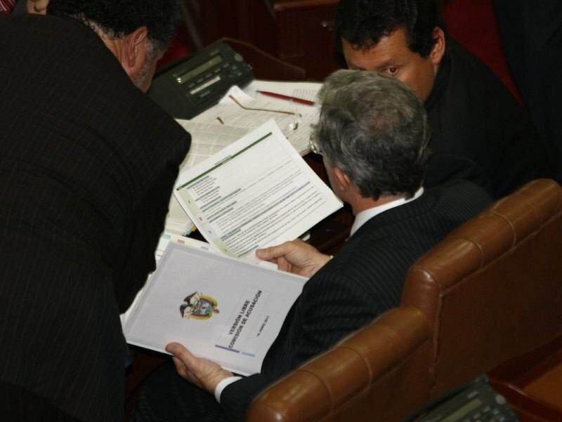 En la imagen el subsecretario de la Comisión de Acusaciones y los los tres representantes investigadores  Heriberto Sanabria, José Rodolfo Pérez y Yahír Acuña.   