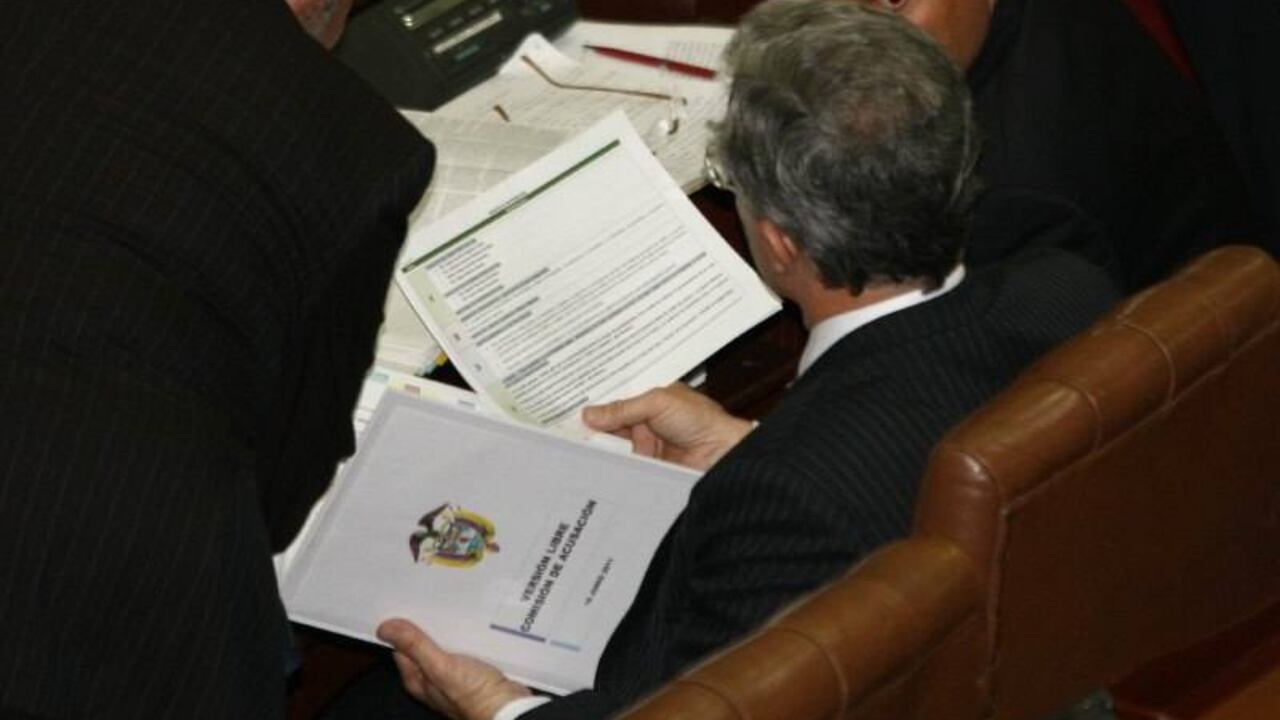 En la imagen el subsecretario de la Comisión de Acusaciones y los los tres representantes investigadores Heriberto Sanabria, José Rodolfo Pérez y Yahír Acuña.