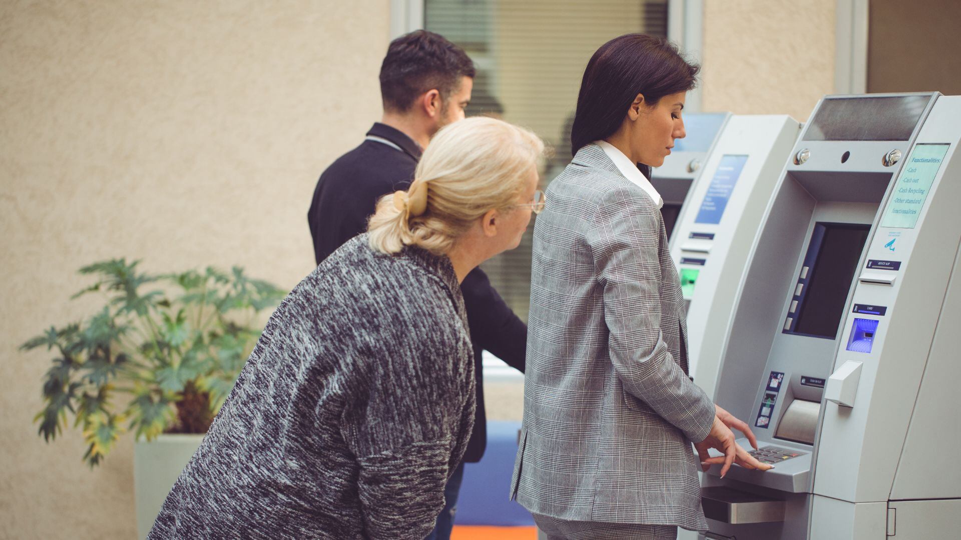 Los usuarios deben revisar muy bien el estado de los cajeros antes de retirar.