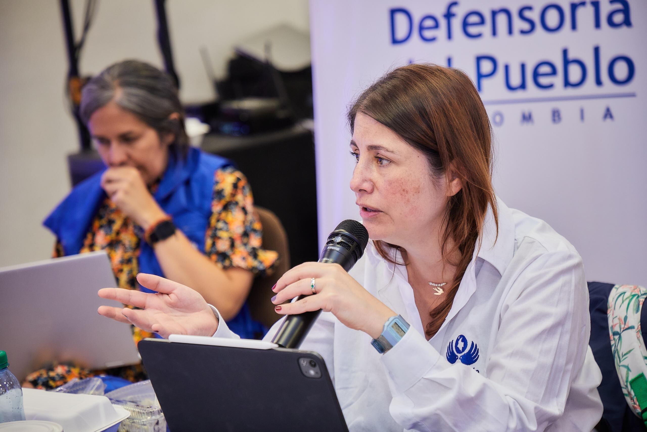 La defensora del Pueblo, Iris Marín, alertó sobre el preocupante incremento de reclutamiento de menores en el Cauca y el desplazamiento de 1200 personas en El Plateado. Foto Cortesía Defensoría del Pueblo.