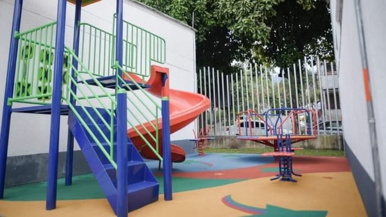 En el lugar se cuenta actualmente con 25 alumnos matriculados que tienen a su disposición las mejores condiciones de infraestructura para recibir una completa formación bilingüe bicultural