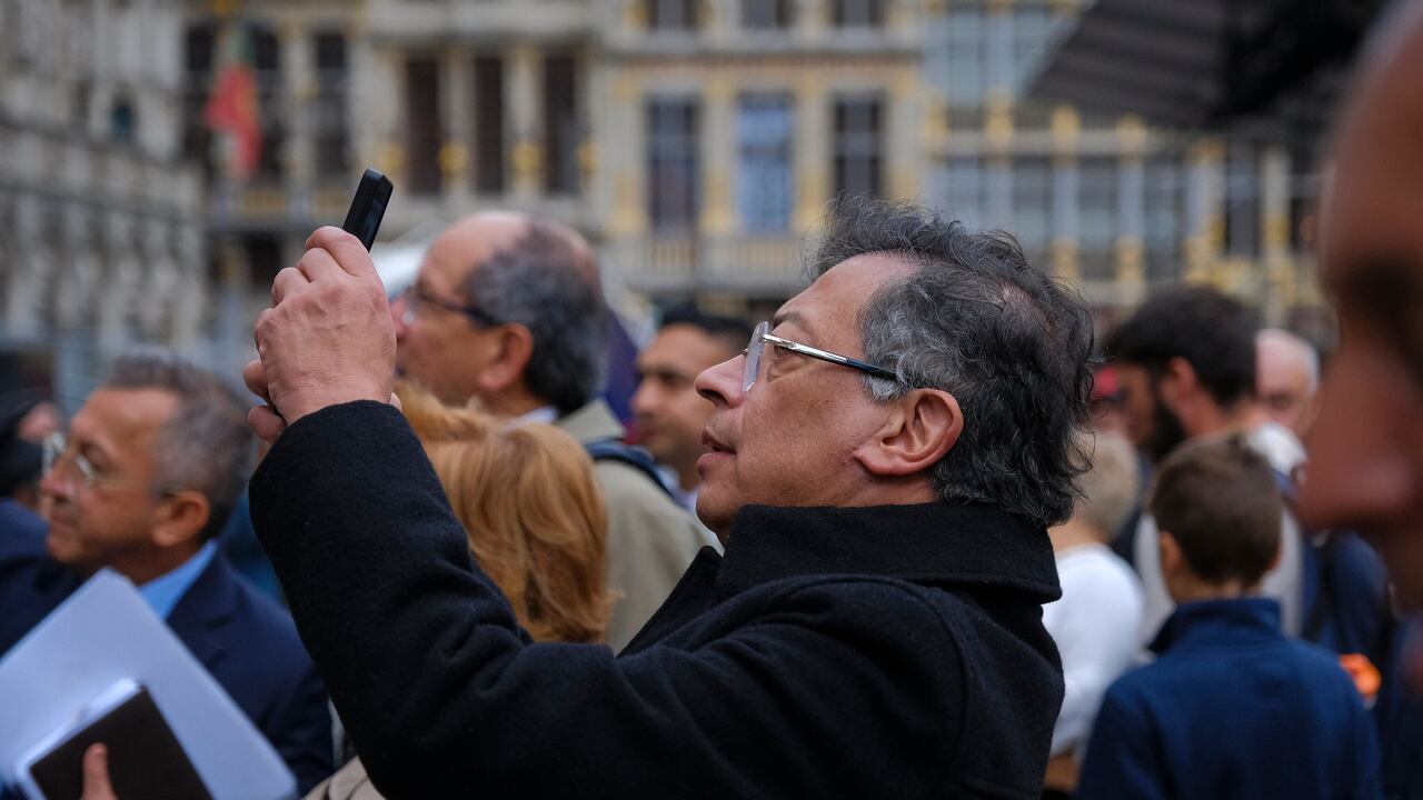 El presidente, Gustavo Petro, el 10 de octubre de 2025 en Bruselas (Bélgica). Estuvo acompañado por la canciller colombiana, Rosa Yolanda Villavicencio, y por el embajador de Colombia en Bruselas, Daniel Prado Albarracín