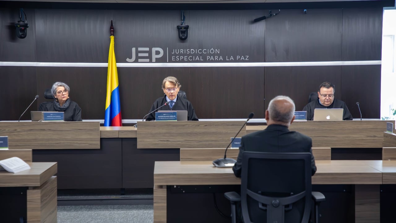 Coronel en retiro Publio Hernán Mejía ante la JEP.