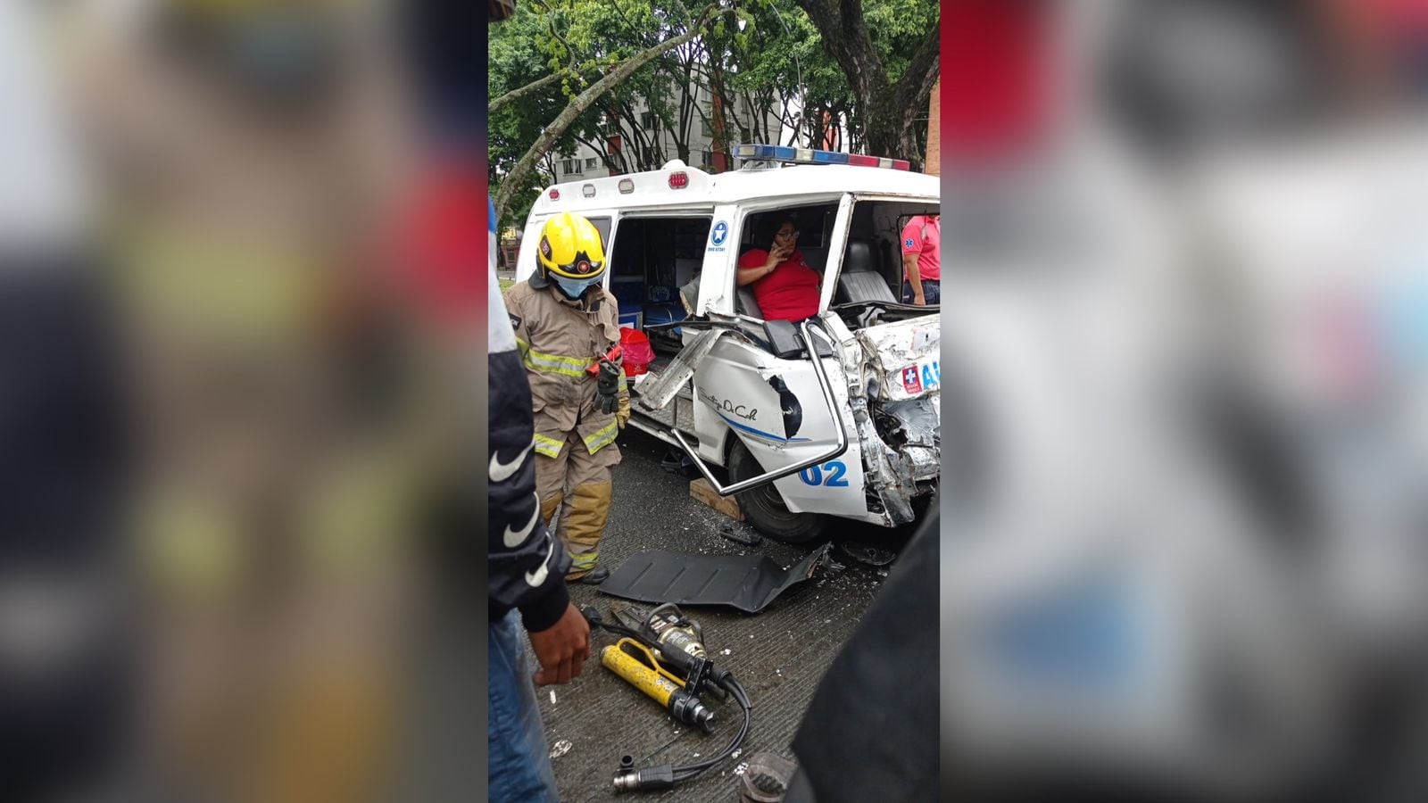 El cuerpo de Bomberos de Cali atendió a los heridos.