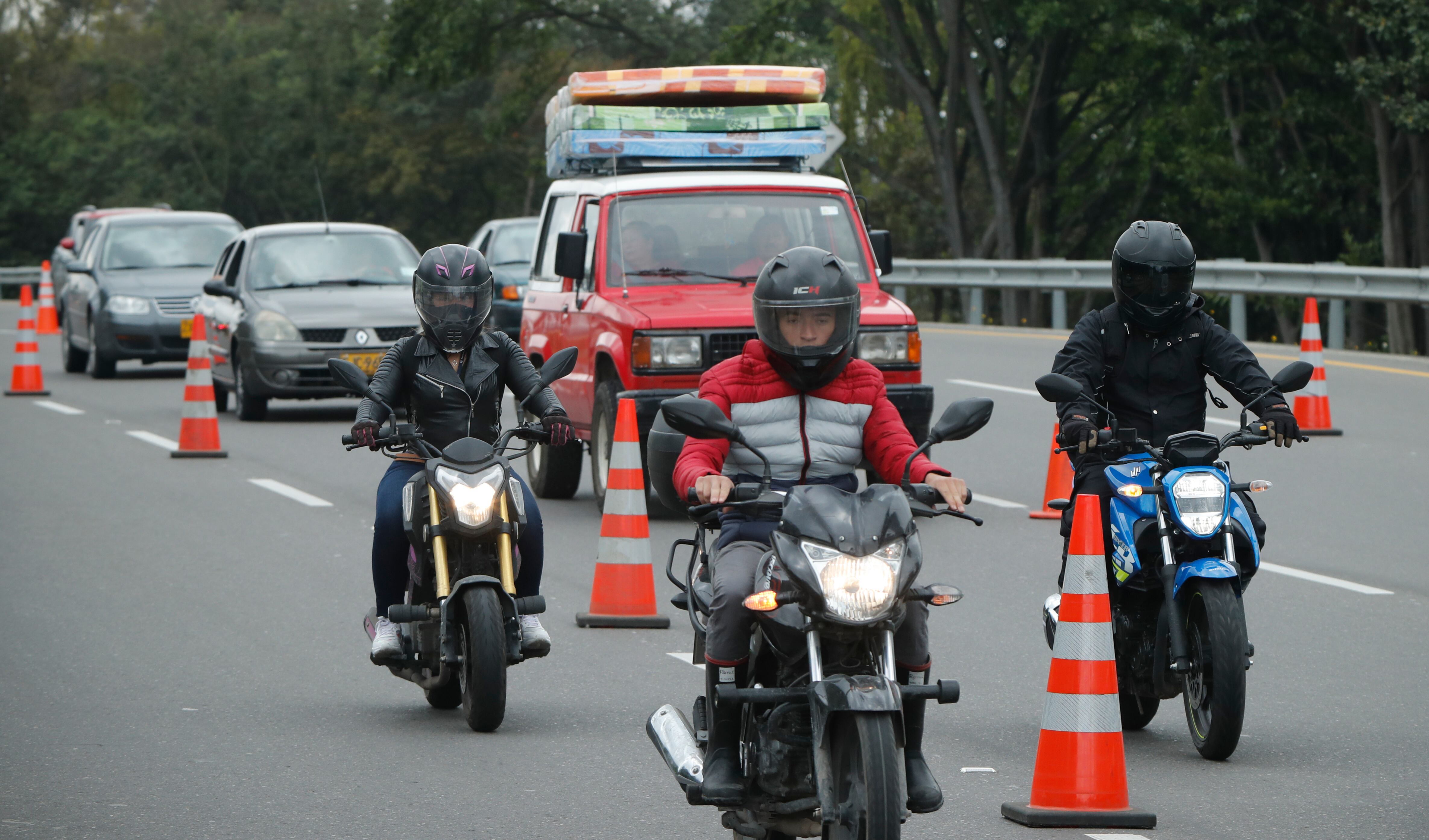 Plan éxodo de Semana Santa  tránsito y transporte Policía Nacional de carreteras
puesto de control
Bogotá abril 12 del 2022
Foto Guillermo Torres Reina / Semana